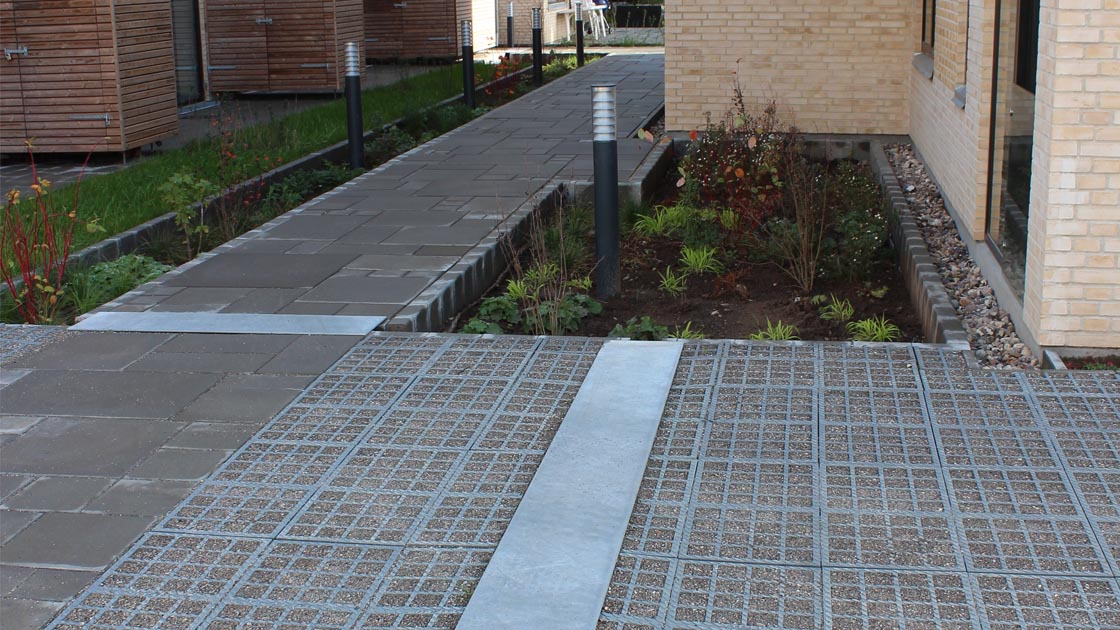 Referenzprojekte Außenanlagen - belastbares Rasengitter, ohne Unterbau