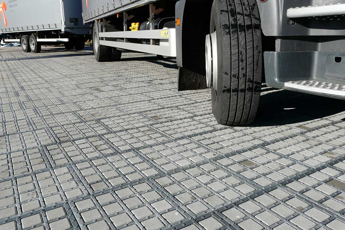 Areas+paved+with+TTE%C2%AE+PAVE+can+easily+be+used+by+trucks.